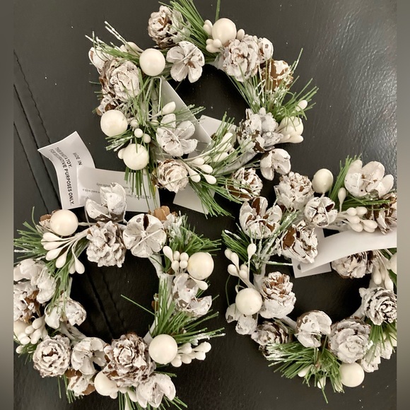Other - New. Mini Wreath Green/White for Christmas Set of 3